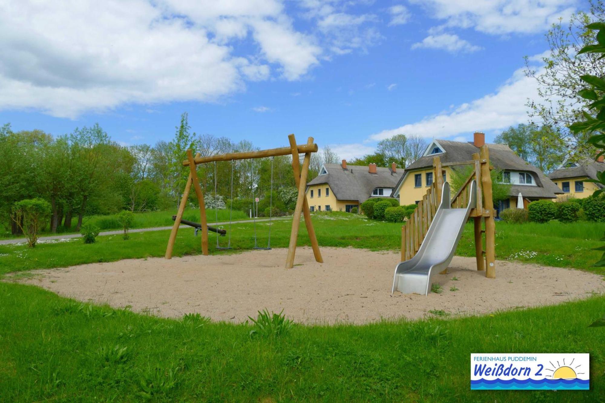Familienfreundliches Reetdachhaus Weissdorn 2 Villa Puddemin Екстериор снимка