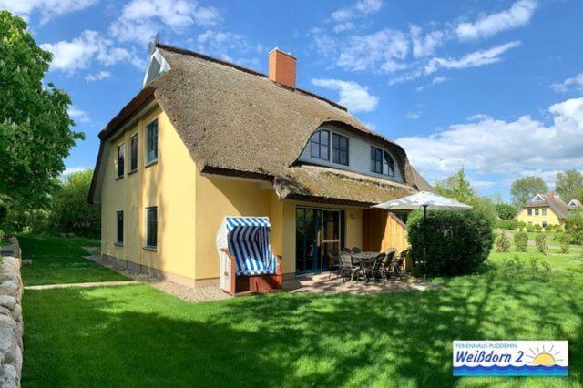 Familienfreundliches Reetdachhaus Weissdorn 2 Villa Puddemin Екстериор снимка